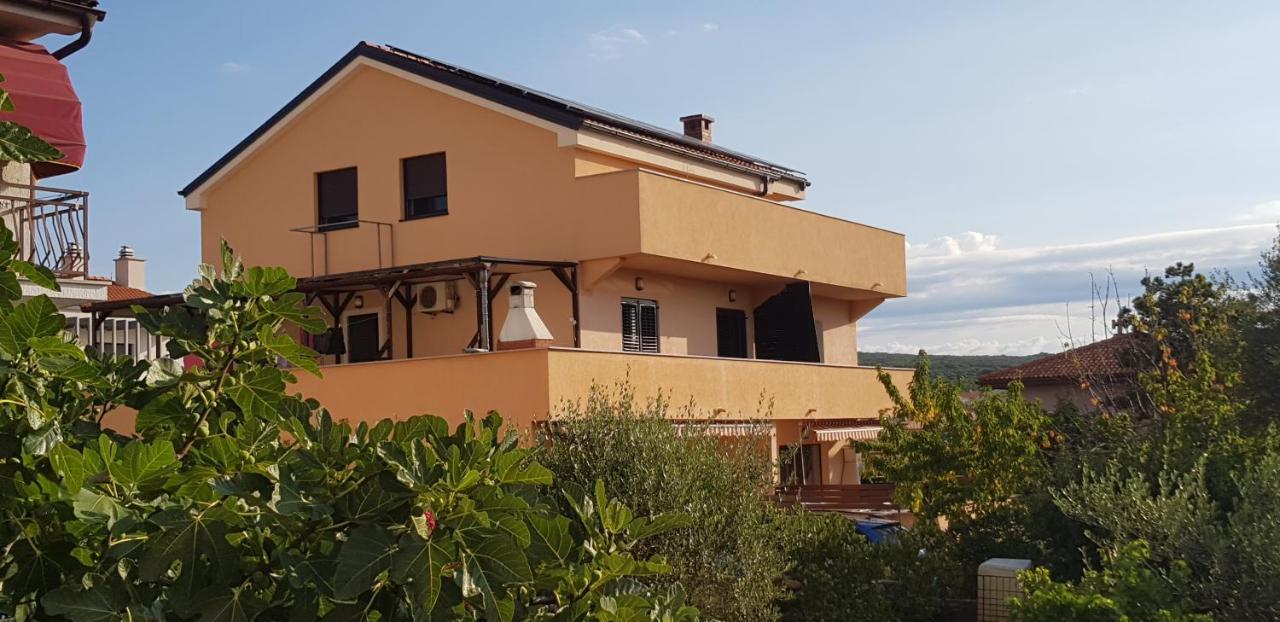 Apartmani Zem, Krk Krk Town Exteriér fotografie